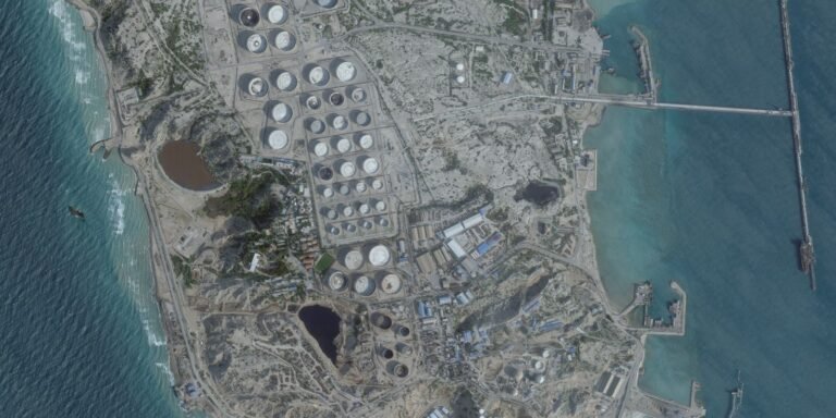 ira-incendeia-petroleiro-gigante-perto-de-dubai-apos-alertas-de-trump