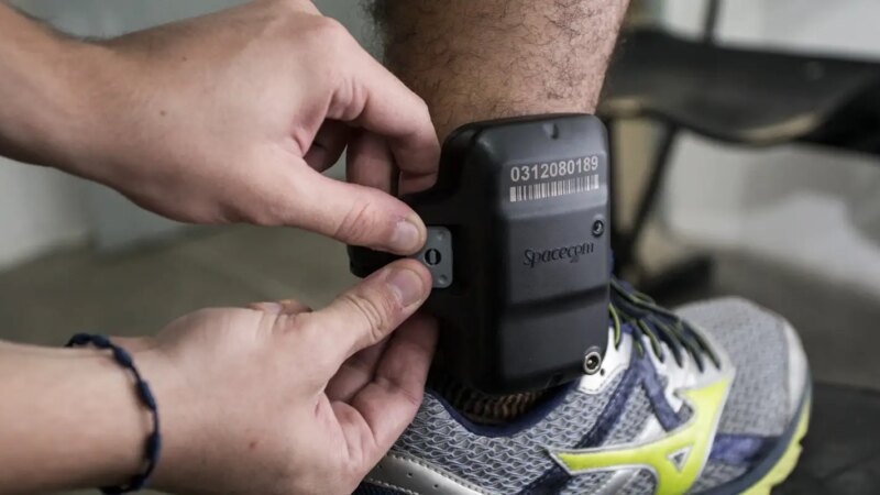 PM relata ao STF troca do carregador da tornozeleira de Bolsonaro