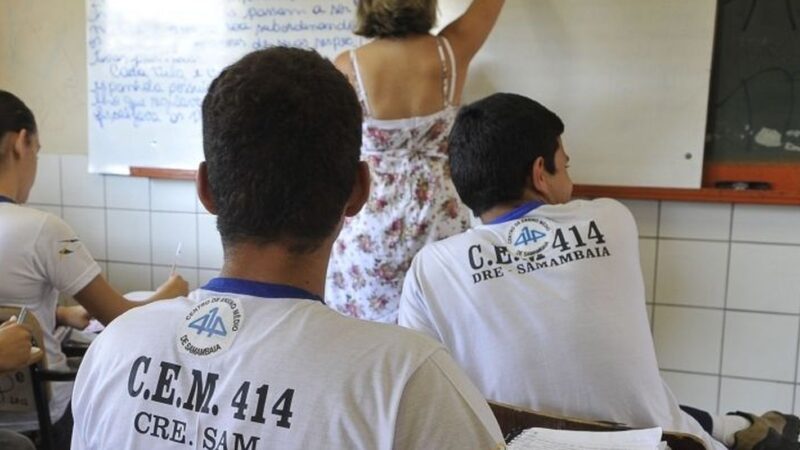 Pé-de-Meia reduz abandono escolar no ensino médio em 43% em dois anos
