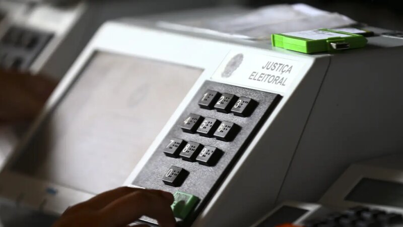 Onze governadores renunciam para disputar eleições de outubro