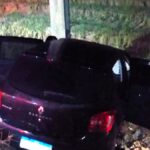motorista-e-passageiro-ficam-feridos-apos-carro-colidir-contra-poste-em-forquilhinha