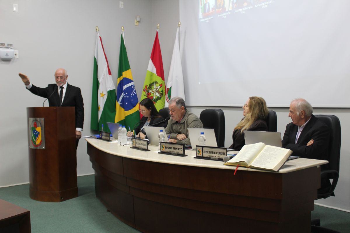 Após recontagem de votos, Edésio Loch toma posse como vereador em Forquilhinha