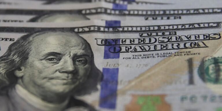 dolar-cai-a-r$-5,10-e-bolsa-bate-recorde-com-tregua-entre-eua-e-ira