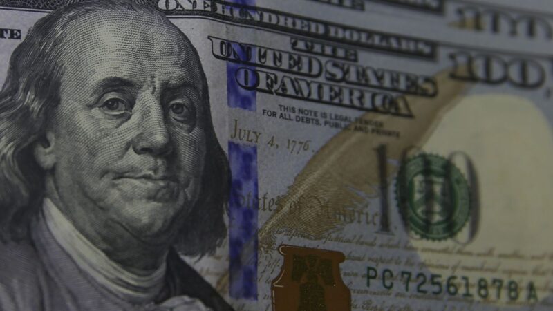 Dólar cai a R$ 5,06, e bolsa bate recorde com alívio no Oriente Médio