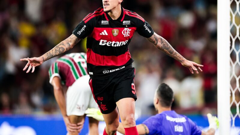 Com dois gols de Pedro, Flamengo vence Fluminense pelo Brasileirão