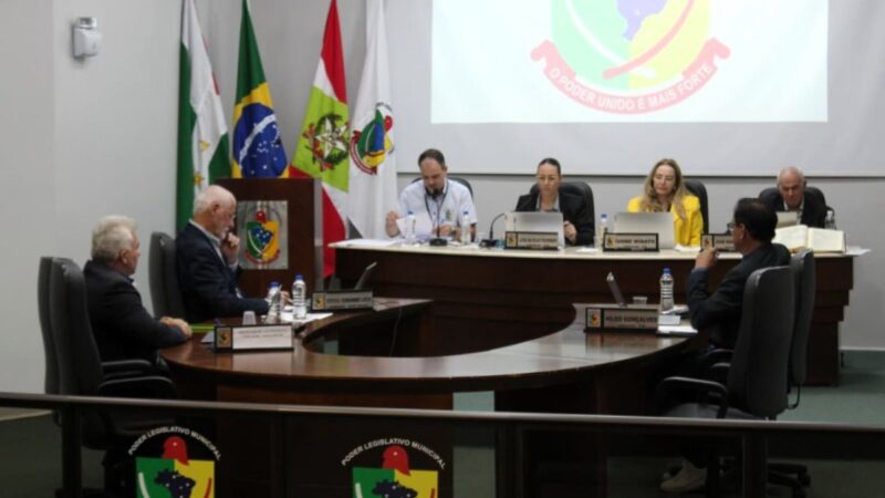 Câmara de Forquilhinha aprova ajustes orçamentários e títulos honoríficos em sessão