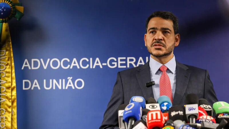 Senador apresenta relatório favorável à indicação de Messias ao STF