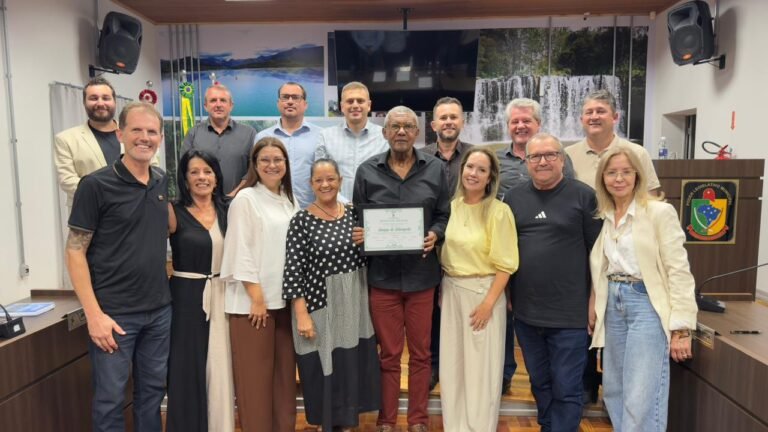camara-de-sideropolis-entrega-mocao-de-aplauso-ao-5o-encontro-dos-amigos-–-sideropolis-noticias