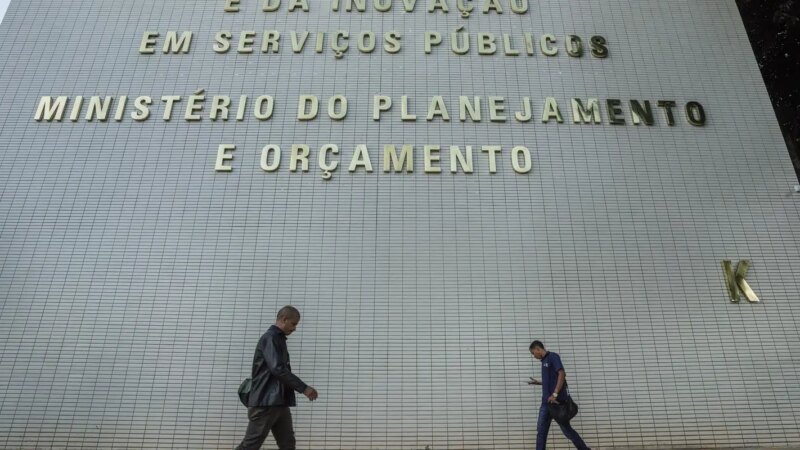 Gasto com pessoal e benefícios fiscais terão limite a partir de 2027