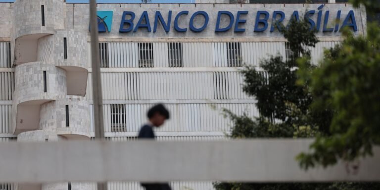 “estamos-todos-pagando-a-conta”,-diz-bancario-sobre-o-caso-brb/master
