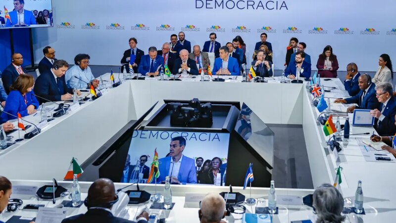 Pobres não podem pagar por irresponsabilidade das guerras, diz Lula