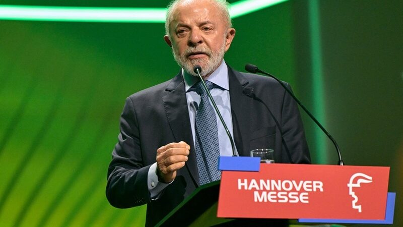 Em Hannover, Lula defende imigração diante de chanceler alemão contrário ao tema