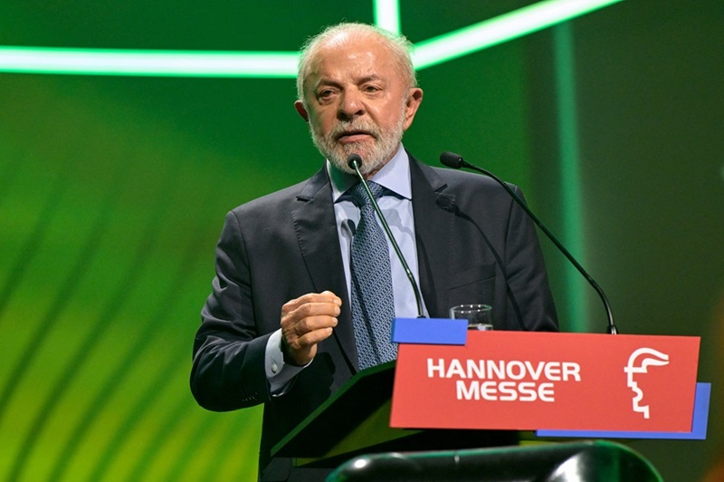 Em Hannover, Lula defende imigração diante de chanceler alemão contrário ao tema