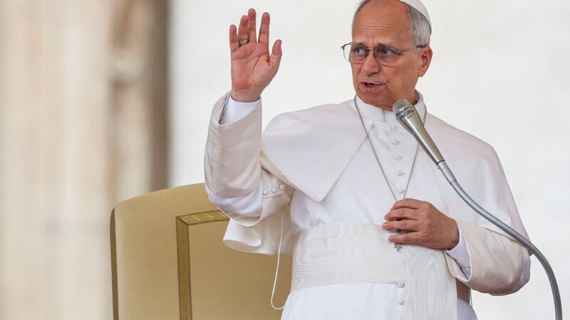 Papa Leão critica exploração por “autoritários” do mundo durante viagem a Angola