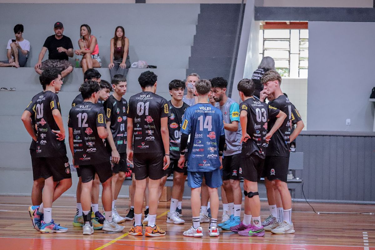 Vôlei de Forquilhinha conquista etapa do Campeonato Estadual
