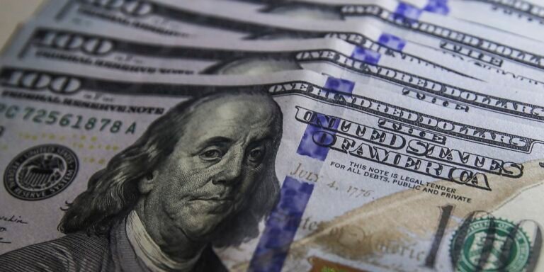 ibovespa-cai-e-dolar-fecha-estavel-em-dia-de-tensao-externa