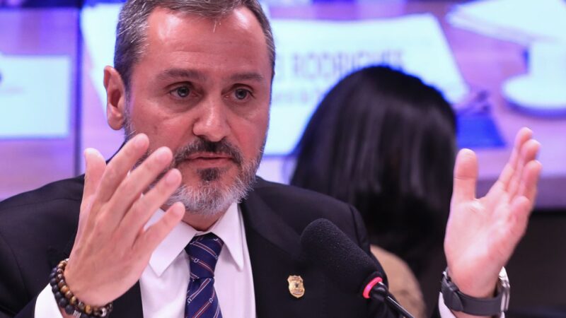 Polícia Federal retira credenciais de agente de imigração dos EUA