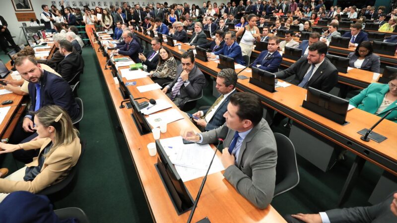 CCJ da Câmara retoma análise do fim da escala 6×1 nesta quarta