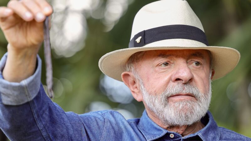 Lula vai a SP para tirar excesso de pele na cabeça e tratar tendinite