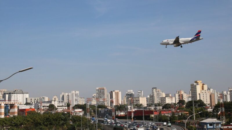 Empresas aéreas terão linha de crédito para enfrentar alta de custos