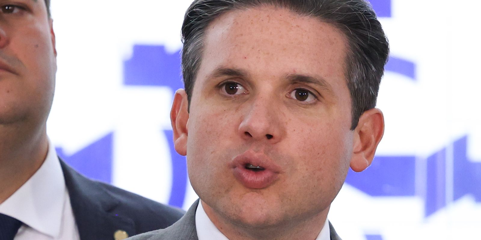 Motta cria comissão para analisar PEC da redução da escala 6×1