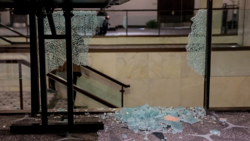 Há 45 anos, Reagan foi baleado ao sair do mesmo hotel onde Trump foi alvo de ataque