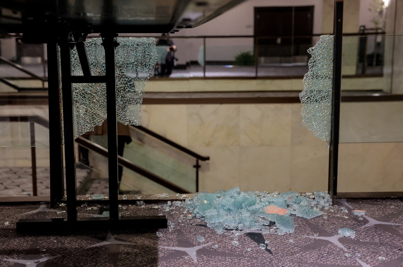 Há 45 anos, Reagan foi baleado ao sair do mesmo hotel onde Trump foi alvo de ataque