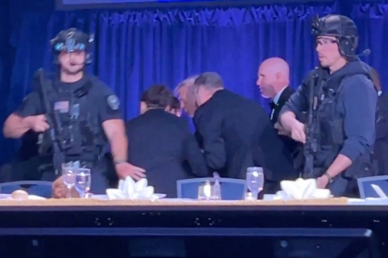 Investigadores buscam motivo de ataque em jantar da Casa Branca em DC