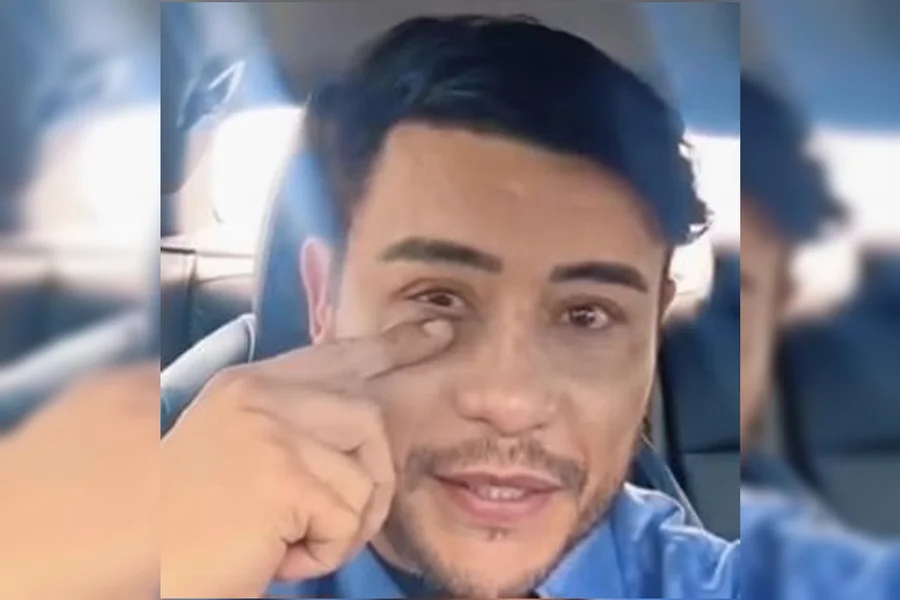 Delegado chora ao ser transferido de unidade após treta com advogada