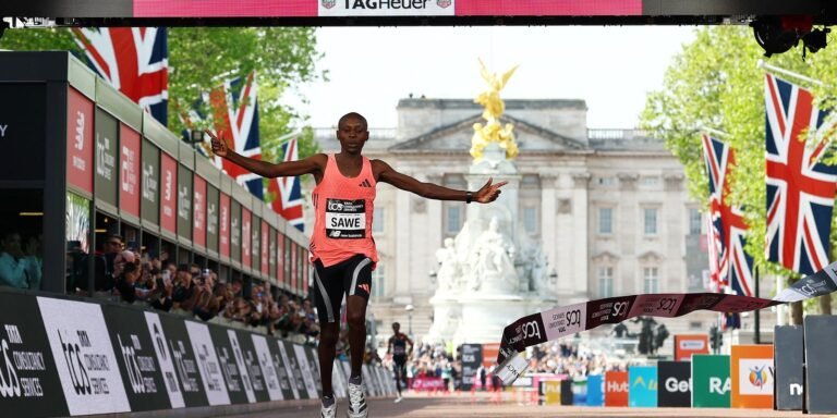 queniano-se-torna-primeiro-atleta-a-correr-maratona-abaixo-de-2-horas