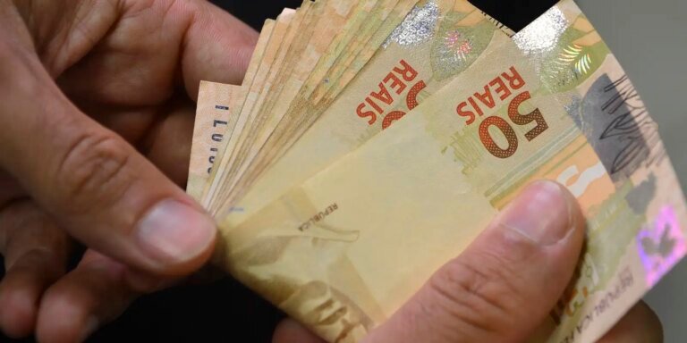 caixa-paga-bolsa-familia-a-beneficiarios-com-nis-de-final-8