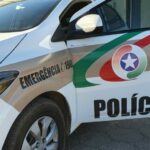 Invasão e furto: homem é flagrado por câmeras carregando portão e ocupando casa abandonada em Araranguá