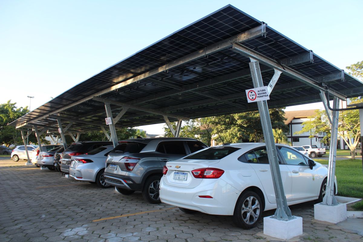 Câmara de Forquilhinha inaugura usina solar e projeta economia de até 90% na conta de energia