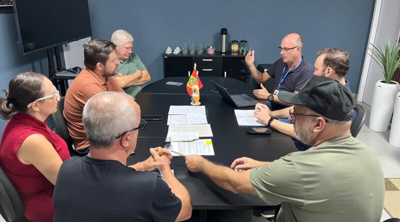 Município de Balneário Arroio do Silva recebe representantes da gerência regional da Celesc