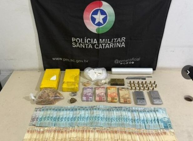 Adolescente é apreendido com quase 3 kg de drogas e munições de uso restrito em Araranguá