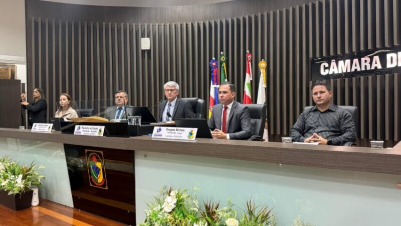 Câmara presta homenagens, aprova matérias e debate propostas para Araranguá