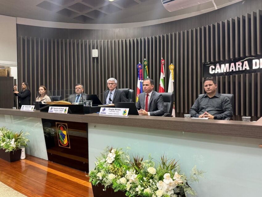 Câmara presta homenagens, aprova matérias e debate propostas para Araranguá