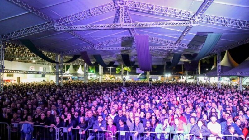 Show do Traia Véia reúne milhares de pessoas na VIII Agrimeleiro