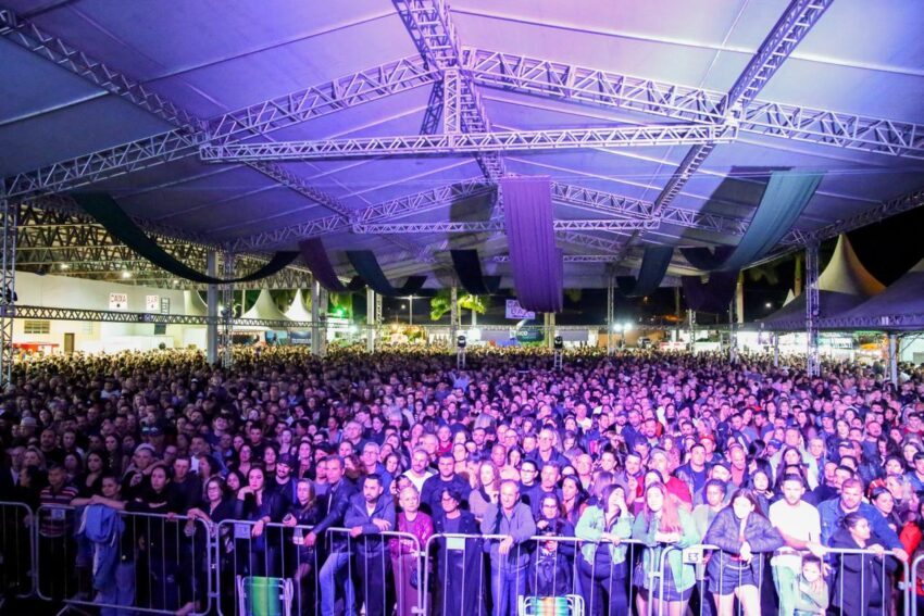 Show do Traia Véia reúne milhares de pessoas na VIII Agrimeleiro