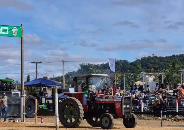 Apittur realiza 1ª Arrancada de Tratores durante a VIII Agrimeleiro