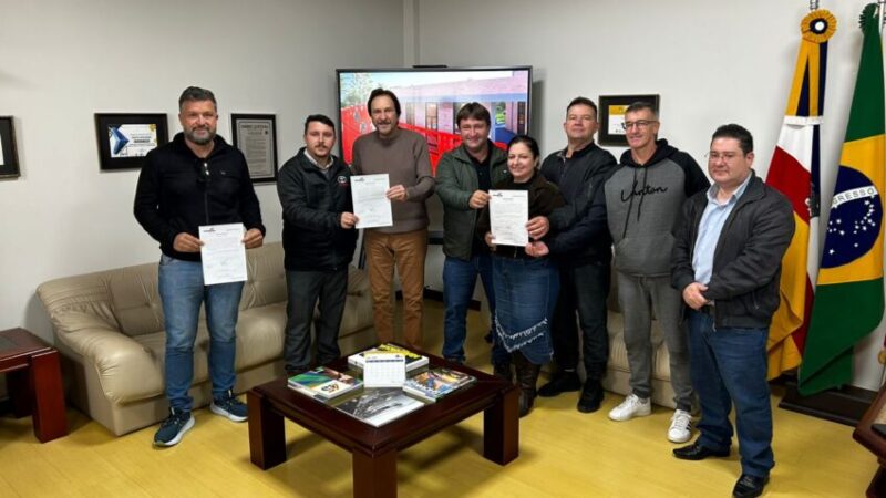 Nova pavimentação leva valorização ao bairro Santa Rosa de Lima em Araranguá