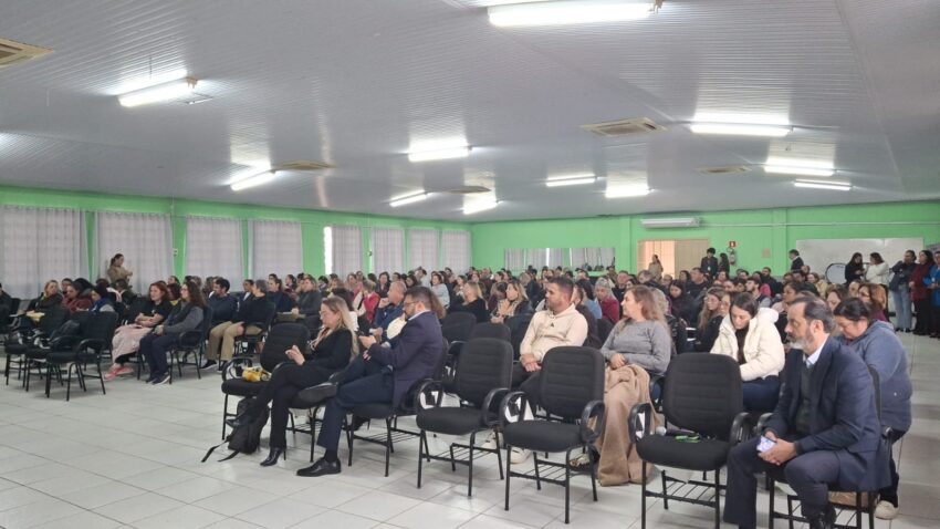 Capacitação prepara educadores de Araranguá para agir em casos de ataques e emergências nas escolas