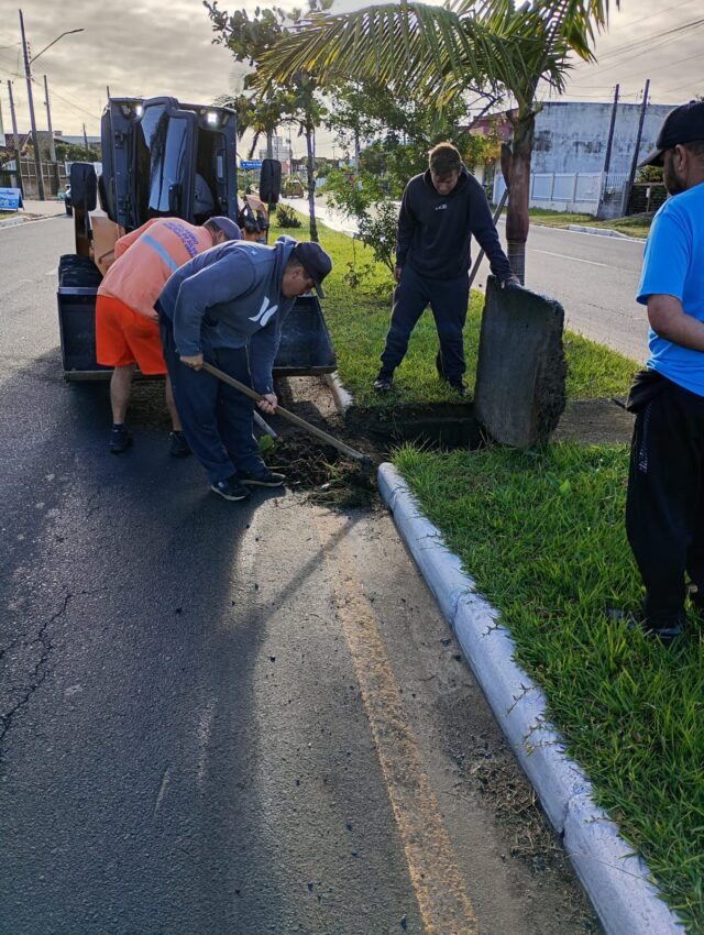 Secretaria de Obras realiza trabalhos preventivos em Balneário Arroio do Silva