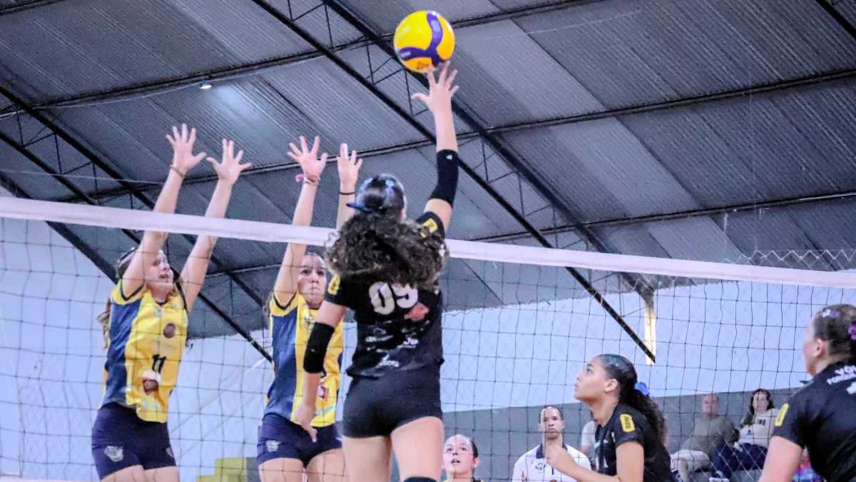 Vôlei de Forquilhinha conquista vitórias em três competições