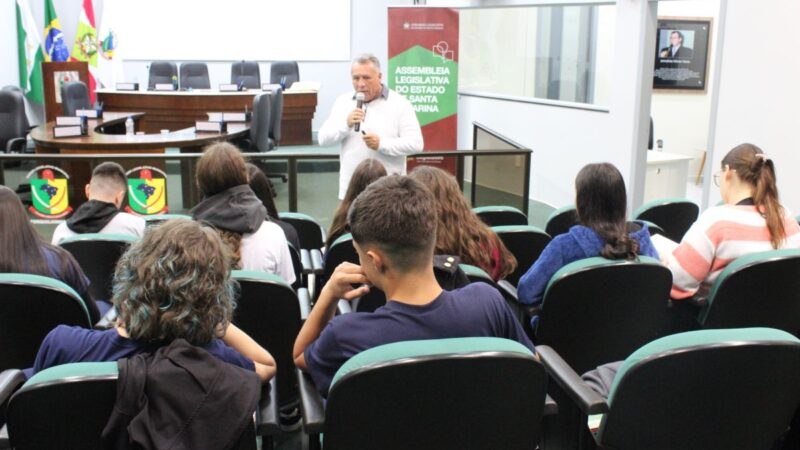 Seminário de Iniciação reúne mais de 60 vereadores mirins em Forquilhinha