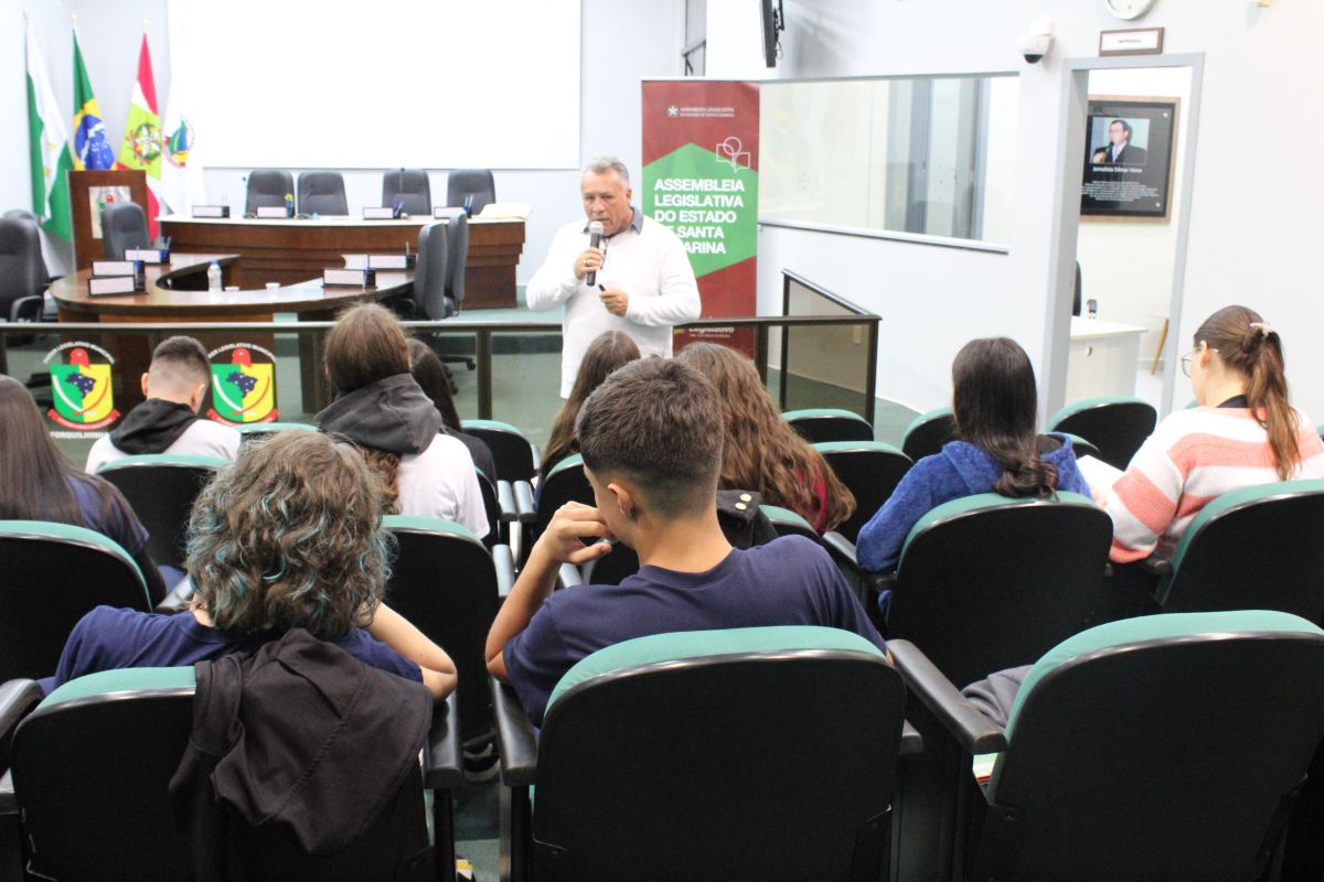 Seminário de Iniciação reúne mais de 60 vereadores mirins em Forquilhinha