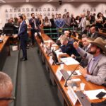 conselho-de-etica-suspende-tres-deputados-por-motim-na-camara