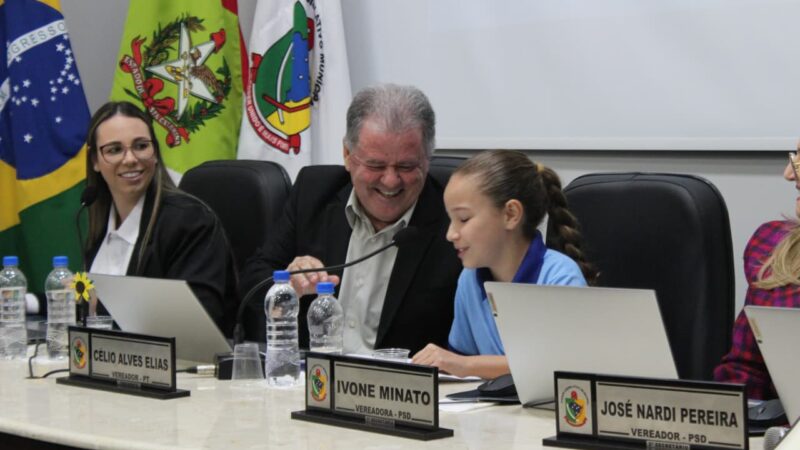 Câmara de Forquilhinha apresenta vereadores mirins durante sessão ordinária