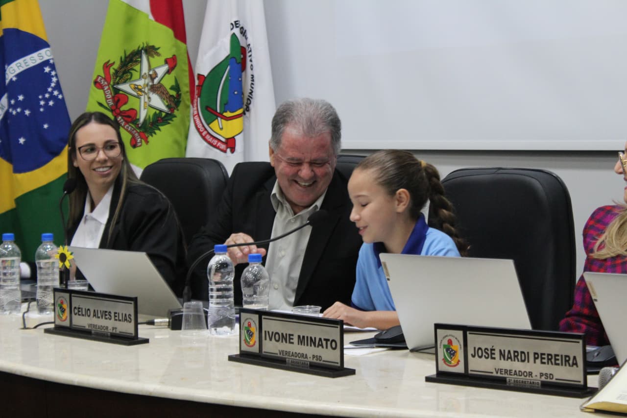 camara-de-forquilhinha-apresenta-vereadores-mirins-durante-sessao-ordinaria