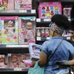 com-queda-do-dolar,-comercio-cresce-0,5%-em-marco-e-amplia-recorde
